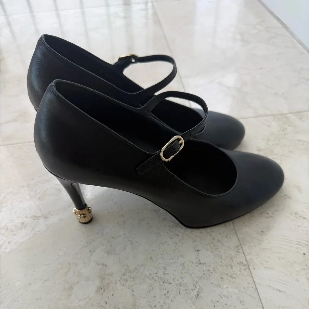 CHANEL Mary Jane Black Heels - Picture 4 of 8